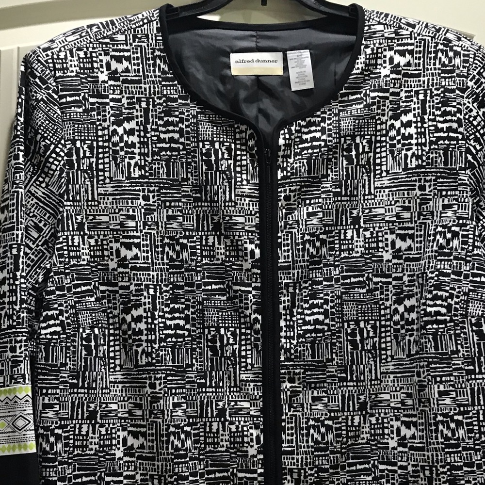 Beautiful Alfred Dunner 3/4 sleeve jacket